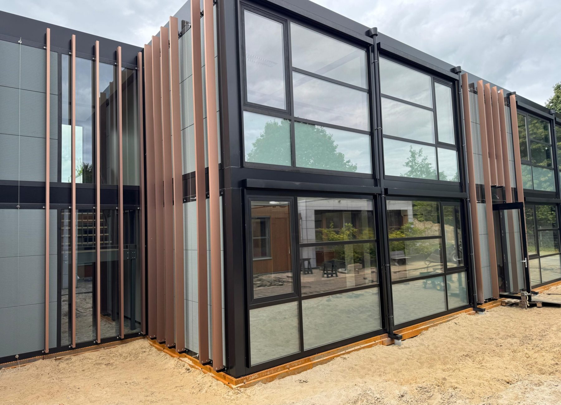 WhatsApp Image 2025-08-23 at 09.50.01